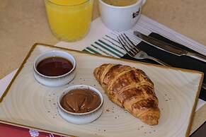 Mouria Studios & Apartments