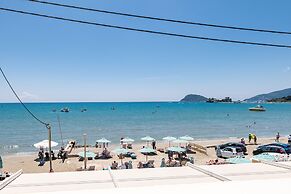 Mouria Studios & Apartments