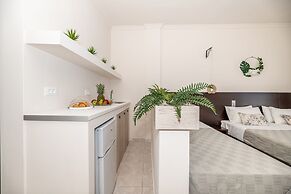 Mouria Studios & Apartments