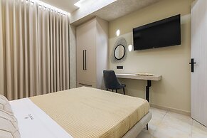 Mouria Studios & Apartments