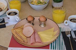 Mouria Studios & Apartments