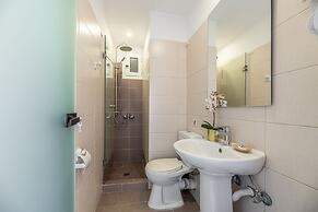 Mouria Studios & Apartments