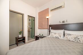 Mouria Studios & Apartments