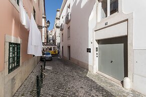 Chiado Studio and One-Bedroom Apartment - by LU Holidays