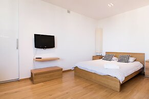 Bizzi LuxSolidarnosci Studio