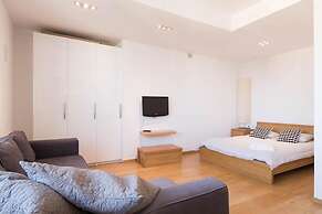 Bizzi LuxSolidarnosci Studio