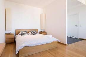 Bizzi LuxSolidarnosci Studio