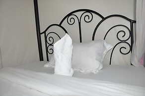 Six Eight Motel