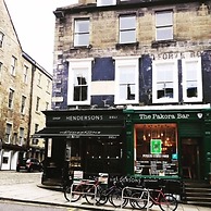 Heart of Edinburgh City Flat