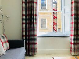 Heart of Edinburgh City Flat