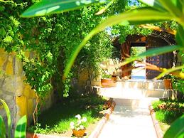 Assos Sardunya Butik Hotel