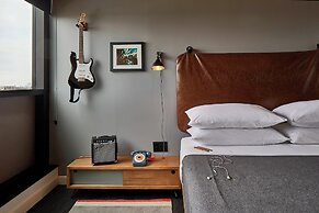MOXY Minneapolis Uptown