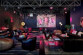 MOXY Minneapolis Uptown