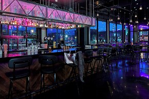 MOXY Minneapolis Uptown