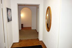 Tolstov-Hotels Large 3,5 Room Apartment