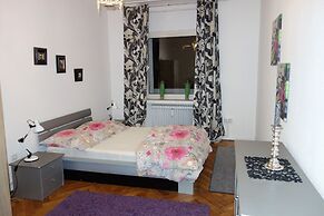 Tolstov-Hotels Large 3,5 Room Apartment