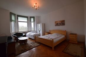 Tolstov-Hotels Large 3,5 Room Apartment