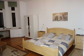 Tolstov-Hotels Large 3,5 Room Apartment