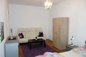 Tolstov-Hotels Large 3,5 Room Apartment
