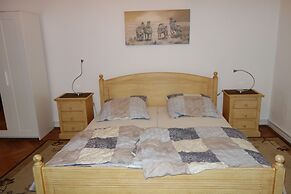 Tolstov-Hotels Large 3,5 Room Apartment