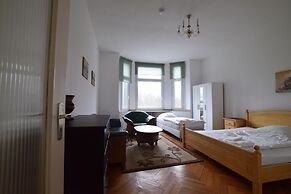 Tolstov-Hotels Large 3,5 Room Apartment
