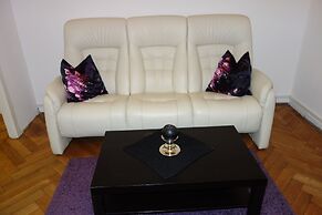 Tolstov-Hotels Large 3,5 Room Apartment