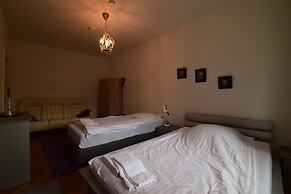 Tolstov-Hotels Large 3,5 Room Apartment