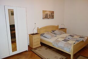Tolstov-Hotels Large 3,5 Room Apartment