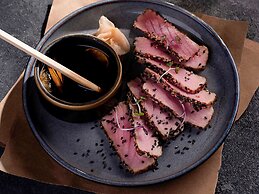 Novotel Chennai Chamiers Road Hotel