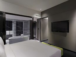 Novotel Chennai Chamiers Road Hotel