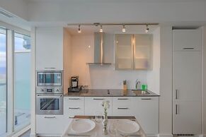 Noel Suites - York and Simcoe