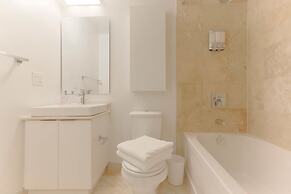 Noel Suites - York and Simcoe