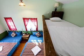 Flowersandrocks Villa