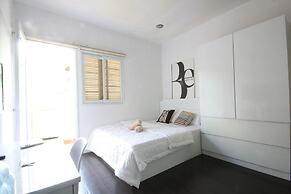 Smiley Apartment 13 - Adults Only