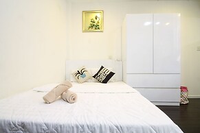 Smiley Apartment 13 - Adults Only