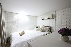 Smiley Apartment 13 - Adults Only