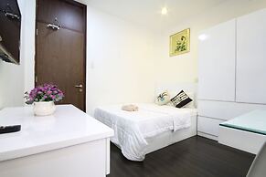 Smiley Apartment 13 - Adults Only