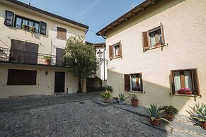 Bright Apartments Moniga - Castle Bells