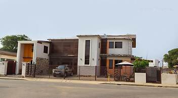 Lake Bosumtwi Hotel & Apartments