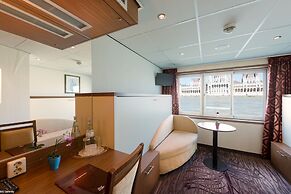 Select MS Serenity - Neuss