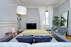 JOIVY Austere Elegance