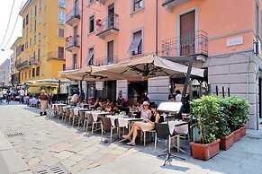 JOIVY Austere Elegance