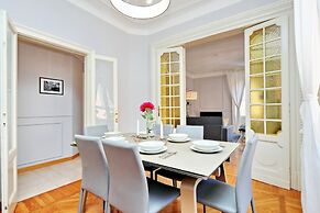 JOIVY Austere Elegance