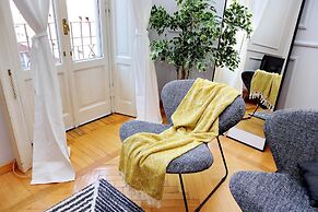 JOIVY Austere Elegance