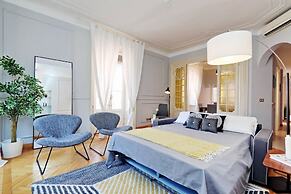 JOIVY Austere Elegance