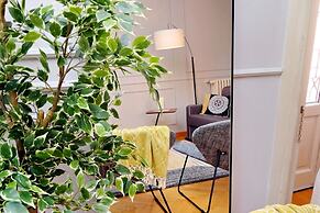 JOIVY Austere Elegance