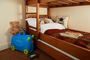Macdonald Elmers Court Resort