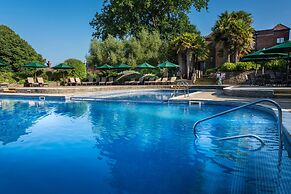 Macdonald Elmers Court Resort