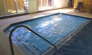 Macdonald Elmers Court Resort