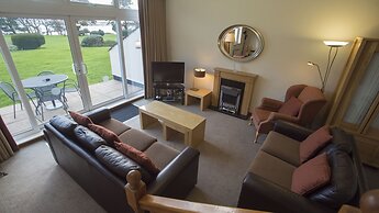 Macdonald Elmers Court Resort